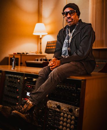Steve Jordan is appearing at the Europe Drum Show.